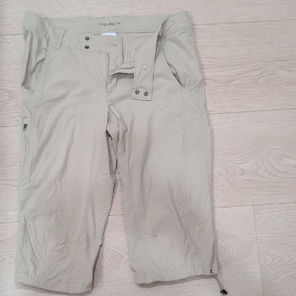 Columbia Tan Omni-Shade Shorts Excellent Condition